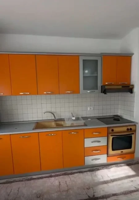 Durres, jepet me qera apartament 2+1+Ballkon Kati 4, 57 m² 50 € (Rruga Kristal Golem)