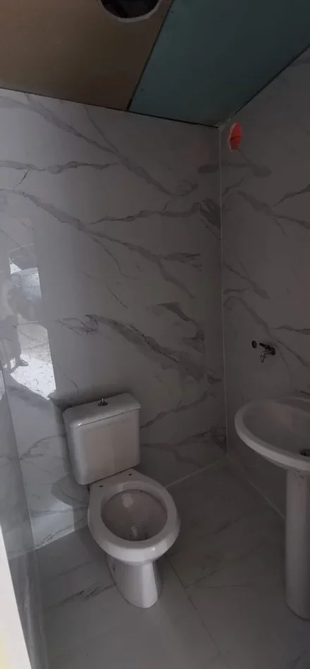 Tirane, jepet me qera zyre Kati 1, 40 m² 500 € 