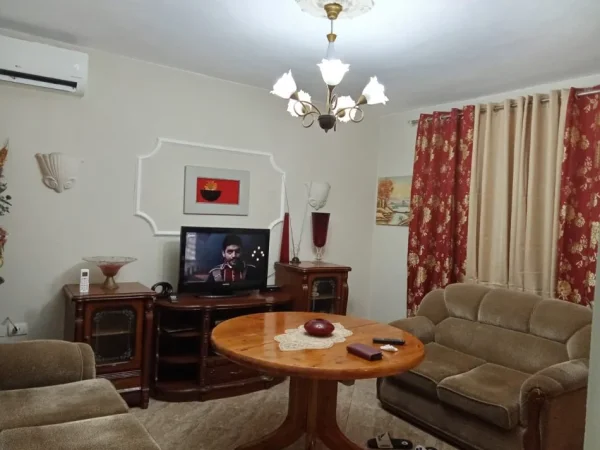 Tirane, jepet me qera apartament 2+1 Kati 1, 80 m² 450 € (Vila Gold te rruga e Dibres)