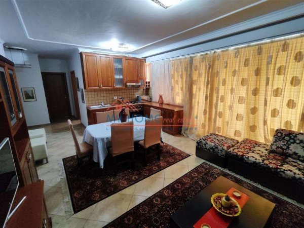 Tirane, jepet me qera apartament 2+1+Ballkon Kati 3, 80 m² 850 € (Rruga e Kavajes)