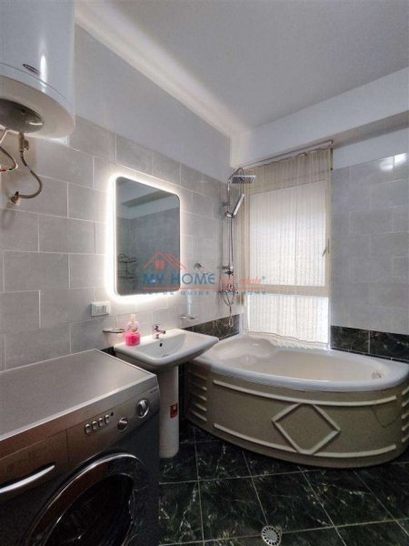 Tirane, jepet me qera apartament 2+1+Ballkon Kati 3, 80 m² 850 € (Rruga e Kavajes)