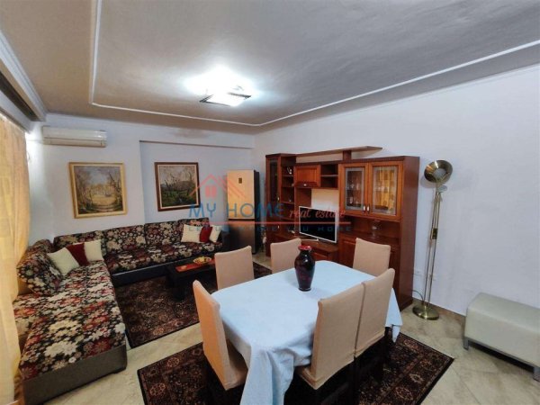 Tirane, jepet me qera apartament 2+1+Ballkon Kati 3, 80 m² 850 € (Rruga e Kavajes)