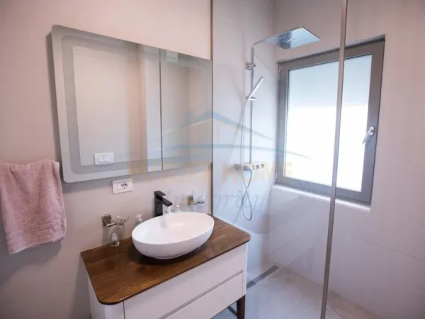 Tirane, jepet me qera Vile 3 Katshe , Rezidenca Porta e Gjelbër, në Sauk 2800 euro