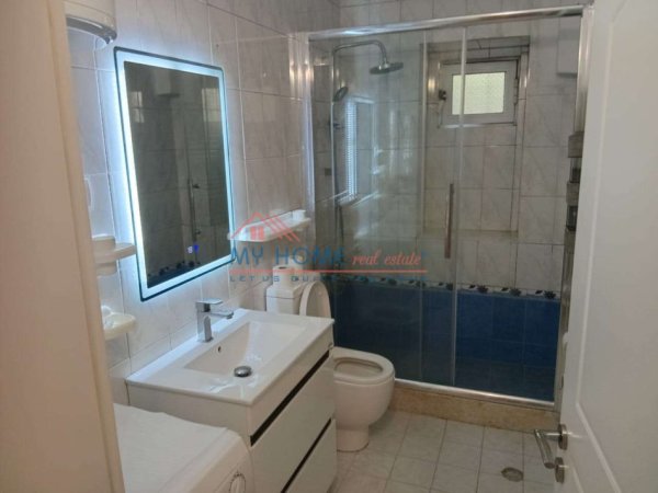 Tirane, jepet me qera apartament 2+1+Ballkon Kati 1, 80 m² 700 € (Pazari i Ri)