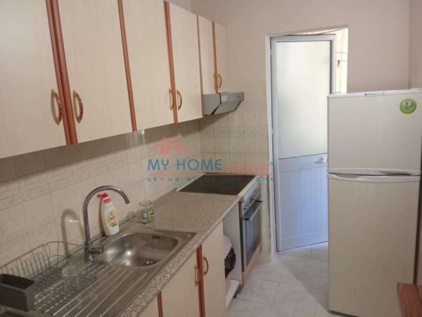 Tirane, jepet me qera apartament 2+1+Ballkon Kati 1, 80 m² 700 € (Pazari i Ri)