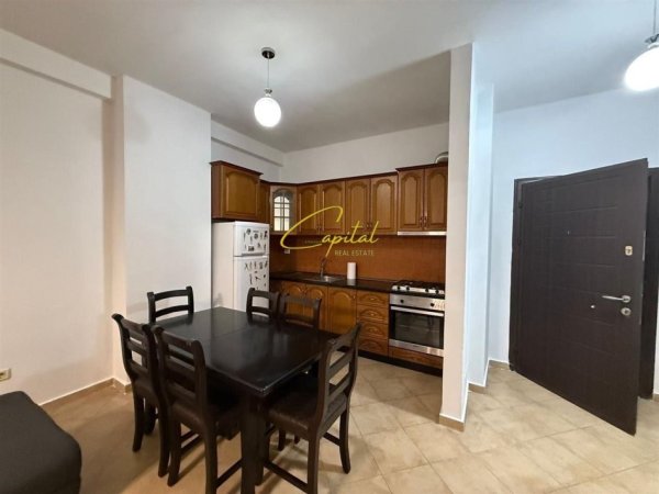 Tirane, jepet me qera apartament 1+1 Kati 1, 70 m² 390 € (YZBERISHT)