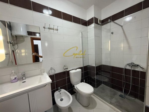 Tirane, jepet me qera apartament 1+1 Kati 1, 70 m² 390 € (YZBERISHT)