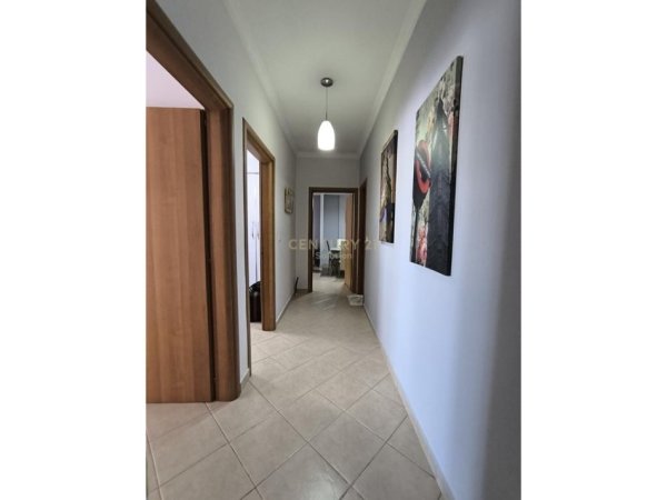Tirane, jepet me qera apartament 2+1 Kati 10, 102 m² 500 € (Rr.Teodor Keko)