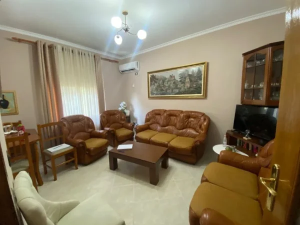Tirane, jepet me qera apartament 1+1 Kati 4, 50 m² 550 € (Myslym Shyri)