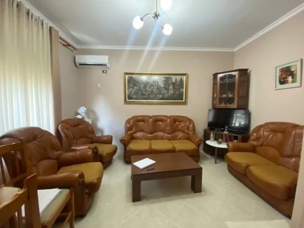 Tirane, jepet me qera apartament 1+1 Kati 4, 50 m² 550 € (Myslym Shyri)