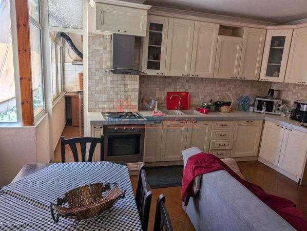 Tirane, jepet me qera apartament 1+1+Ballkon Kati 3, 70 m² 540 € (Rruga e Kavajes)