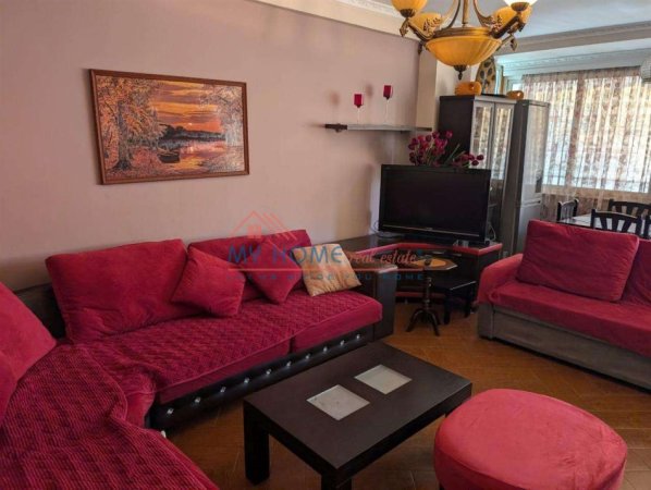 Tirane, jepet me qera apartament 1+1+Ballkon Kati 3, 70 m² 540 € (Rruga e Kavajes)