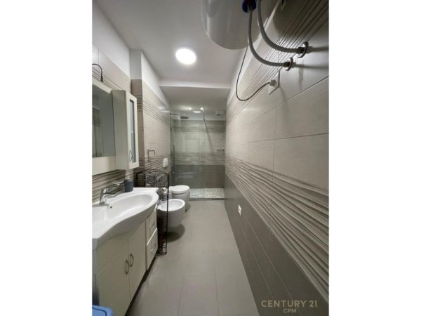 Tirane, jepet me qera apartament 2+1 Kati 3, 85 m² 600 € (Rr. Karl Gega)