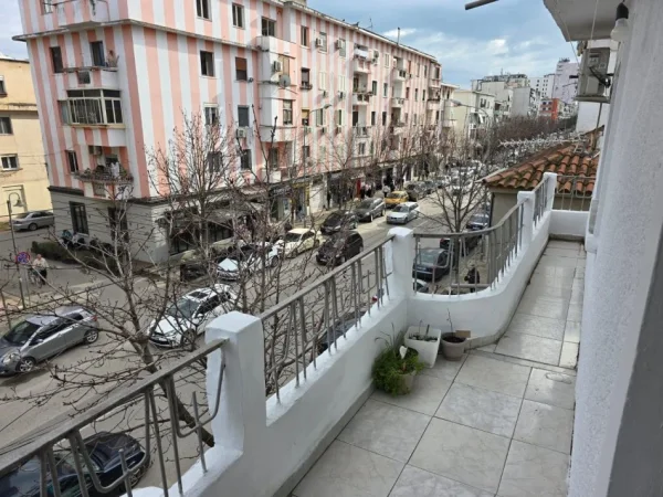 Durres, shitet apartament 2+1+Ballkon Kati 3, 92 m² 125.000 € (Prane Muzeumit Te Deshmoreve,Durres)