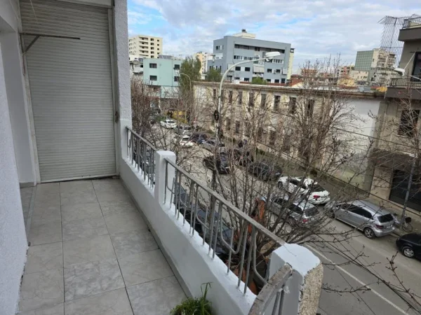 Durres, shitet apartament 2+1+Ballkon Kati 3, 92 m² 125.000 € (Prane Muzeumit Te Deshmoreve,Durres)