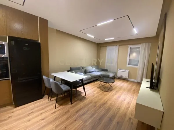 Tirane, jepet me qera apartament 2+1+Aneks+Ballkon Kati 3, 104 m² 550 € (Neom119349)