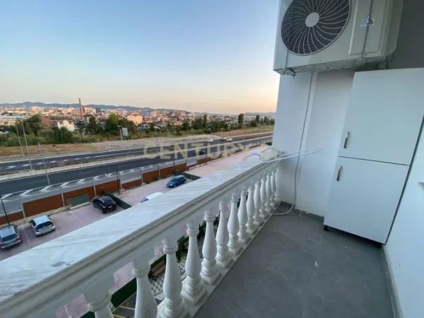 Tirane, jepet me qera apartament 2+1+Aneks+Ballkon Kati 3, 104 m² 550 € (Neom119349)