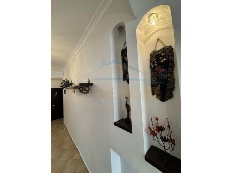 Tirane, jepet me qera apartament 2+1 Kati 2, 100 m² 580 € 