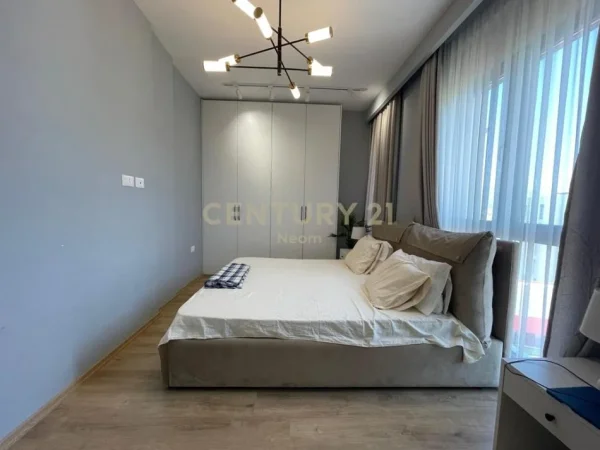 Tirane, jepet me qera apartament 2+1+Aneks+Ballkon Kati 11, 87 m² 800 € (Neom119440)