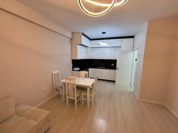 Tirane, jepet me qera apartament 1+1+Aneks+Ballkon Kati 2, 450 € (astir)