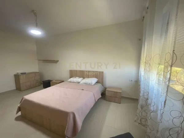 Tirane, jepet me qera apartament 2+1+Aneks+Ballkon Kati 2, 95 m² 550 € (Neom119437)