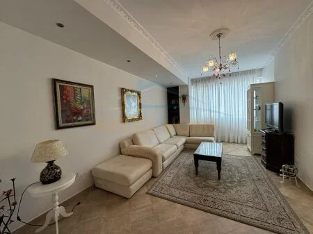 Tirane, jepet me qera apartament 2+1 , 100 m² 580 € 