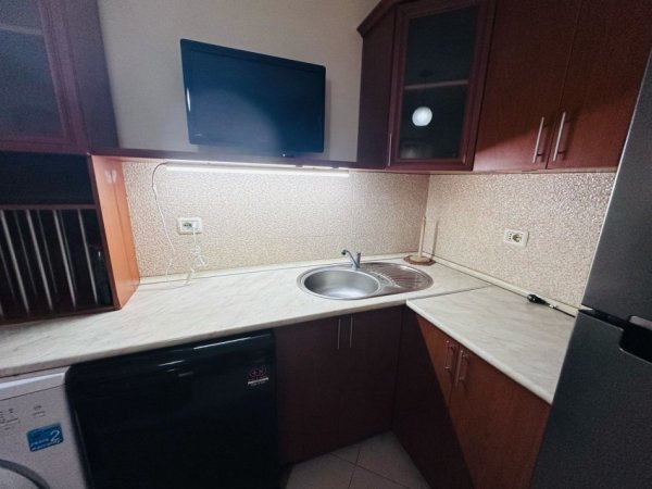 Tirane, jepet me qera apartament 1+1+Ballkon Kati 1, 60 m² 450 € (Neranxi)
