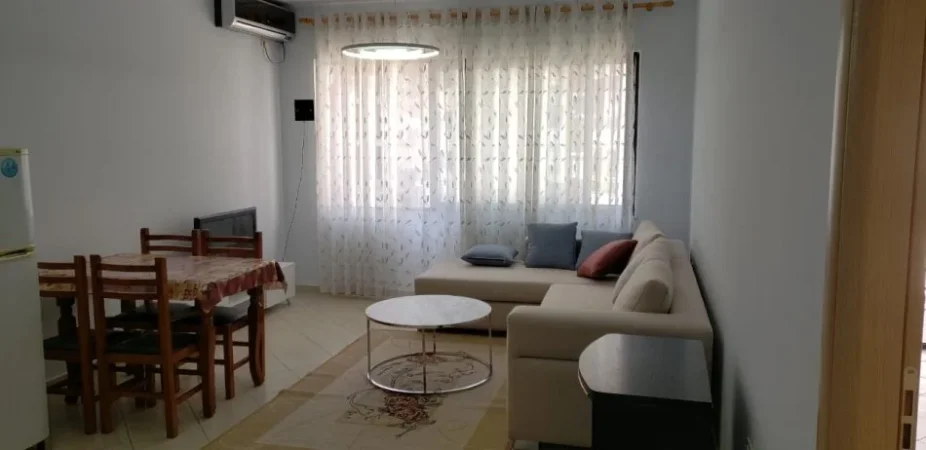 Tirane, jepet me qera apartament 1+1+Ballkon Kati 3, 68 m² 450 € 