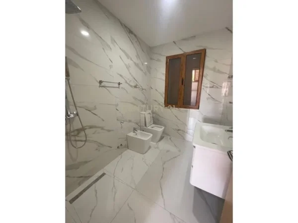 Tirane, jepet me qera apartament 2+1+Aneks+Ballkon Kati 2, 134 m² 600 € (Neom119439)
