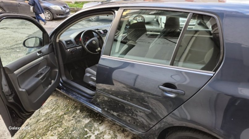 Tirane, shitet makine Golf 5 benzin gas viti 2008 Benzin+Gaz, blu manuale Kondicioner 200.000 km 3.500 €