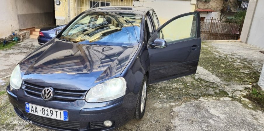 Tirane, shitet makine Golf 5 benzin gas viti 2008 Benzin+Gaz, blu manuale Kondicioner 200.000 km 3.500 €