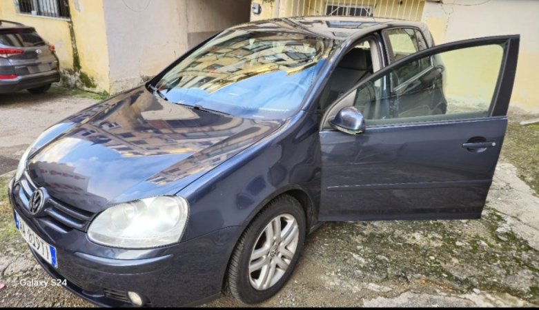 Tirane, shitet makine Golf 5 benzin gas viti 2008 Benzin+Gaz, blu manuale Kondicioner 200.000 km 3.500 €