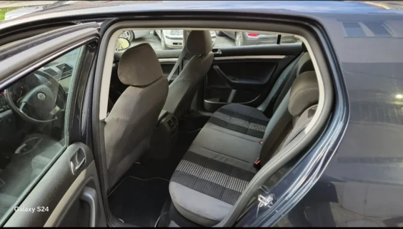 Tirane, shitet makine Golf 5 benzin gas viti 2008 Benzin+Gaz, blu manuale Kondicioner 200.000 km 3.500 €