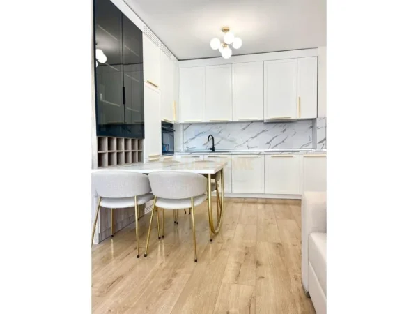 Tirane, jepet me qera apartament 1+1+Ballkon Kati 1, 60 m² 500 € 