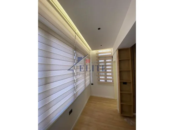 Tirane, jepet me qera zyre Kati 2, 130 m² 700 € (21 Dhjetori)