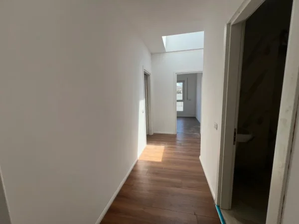 Tirane, shes apartament 2+1 Kati 10, 109 m² 302.000 € (rruga e barrikadave)