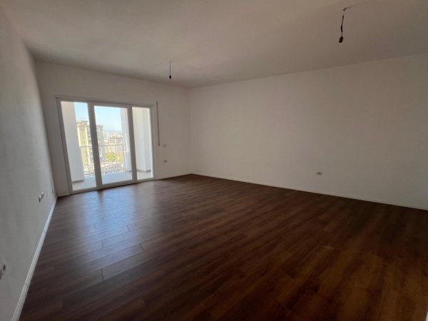 Tirane, shes apartament 2+1 Kati 10, 109 m² 302.000 € (rruga e barrikadave)