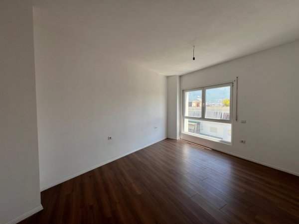 Tirane, shes apartament 2+1 Kati 10, 109 m² 302.000 € (rruga e barrikadave)