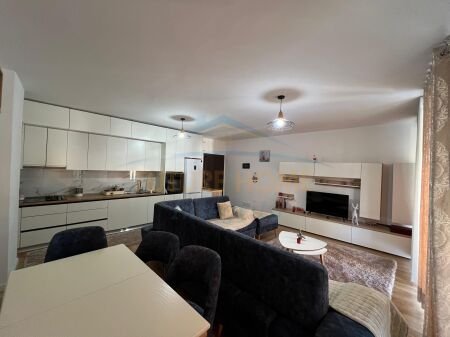 Tirane, jepet me qera apartament 1+1+Ballkon Kati 3, 63 m² 400 € 