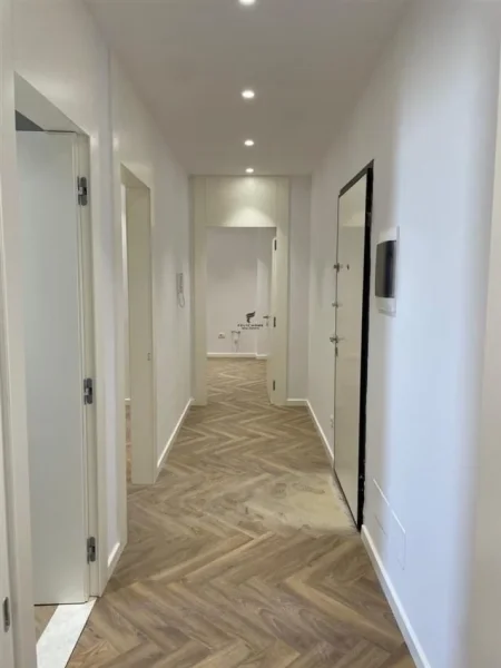 Tirane, shitet apartament 2+1 Kati 3, 97 m² 135.000 € (UNIVERS CITY)