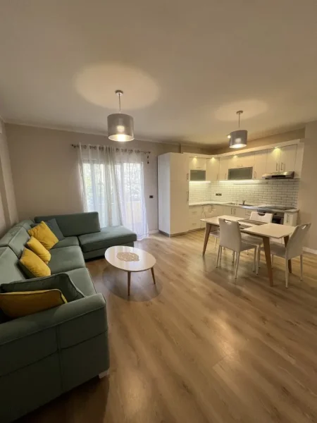 Tirane, jepet me qera apartament 1+1 Kati 2, 73 m² 600 € (Prane Square 21)