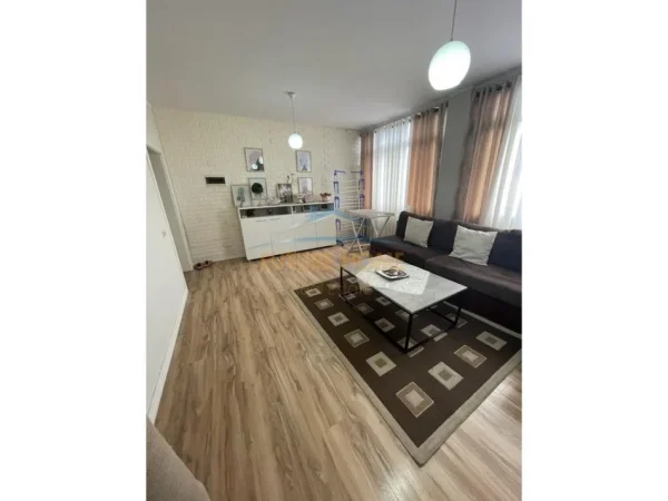 Tirane, shitet apartament 3+1 Kati 3, 124 m² 137.000 € (Shkolla e Bashkuar)
