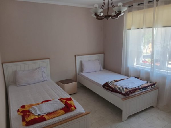 Tirane, jepet me qera apartament 2+1 Kati 1, 700 € 