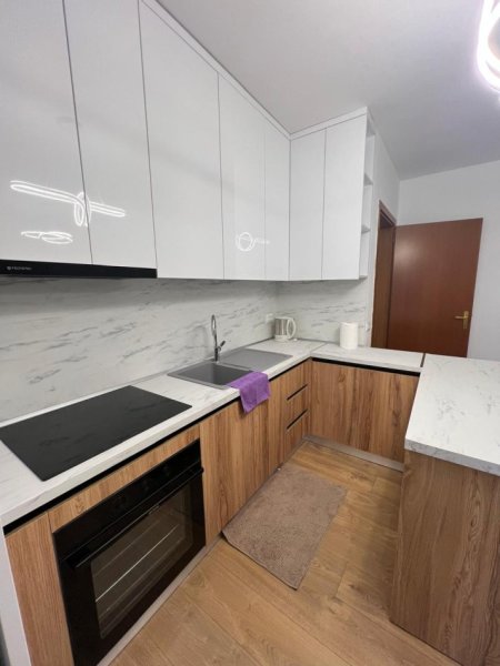 Tirane, jepet me qera apartament 2+1 , 93 m² 800 € 
