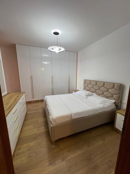 Tirane, jepet me qera apartament 2+1 , 93 m² 800 € 