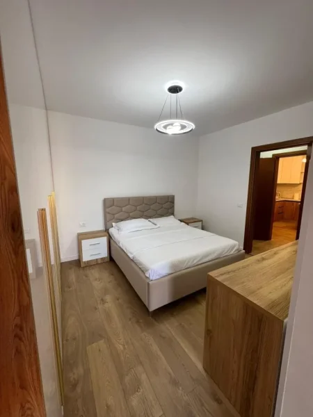 Tirane, jepet me qera apartament 2+1 , 93 m² 800 € 