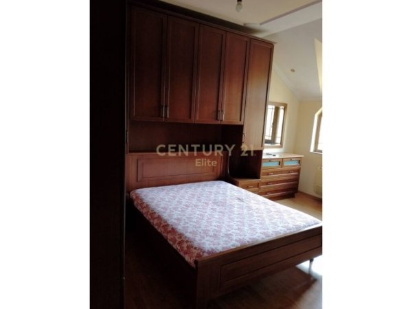 Tirane, jepet me qera apartament duplex 2+1 Kati 4, 146 m² 1.120 € (Edith Durhami)