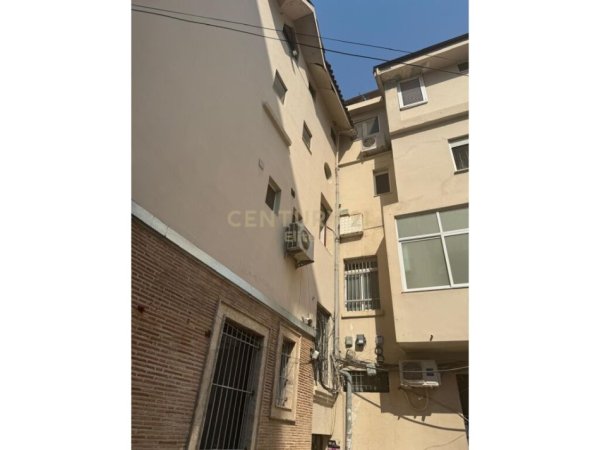Tirane, jepet me qera apartament duplex 2+1 Kati 4, 146 m² 1.120 € (Edith Durhami)