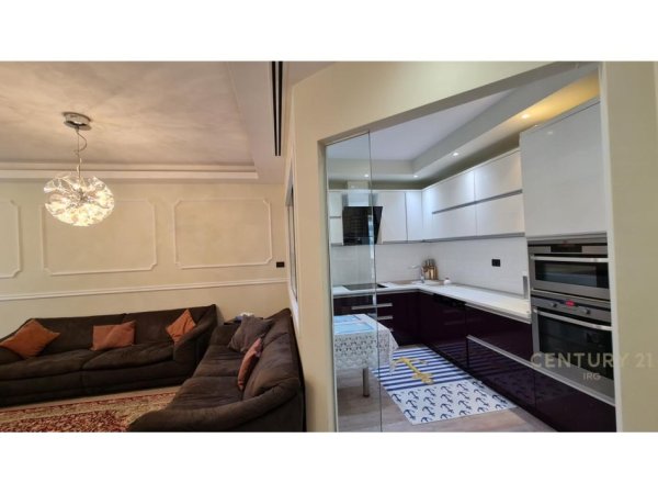 Tirane, jepet me qera apartament 2+1 Kati 10, 165 m² 1.800 € (Blloku)