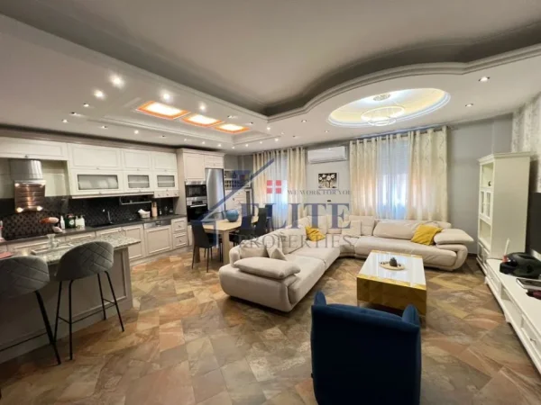 Tirane, jepet me qera apartament 3+1+Ballkon Kati 4, 135 m² 1.200 € (Ministria e Drejtesise)